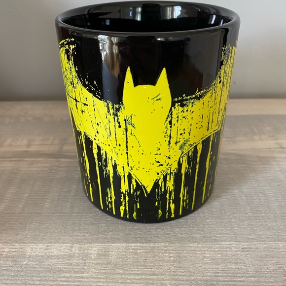 Batman Large Mug 5” Tall Black & Yellow - Picture 5 of 6